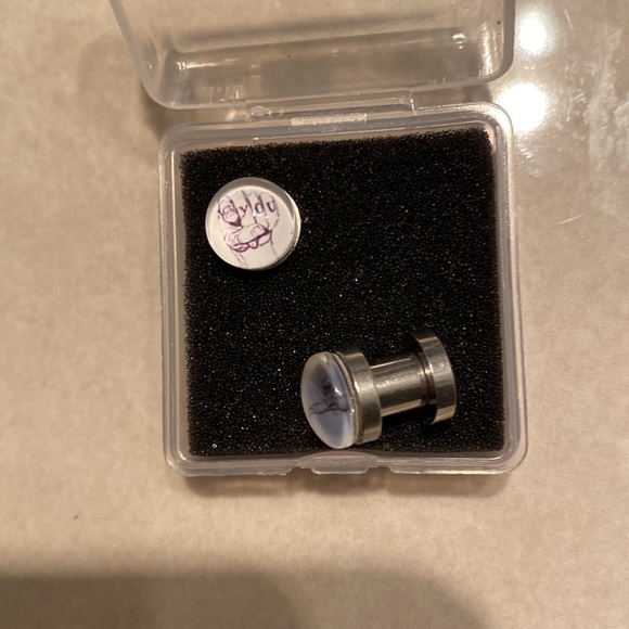 Ear plugs - Picture 2 of 2